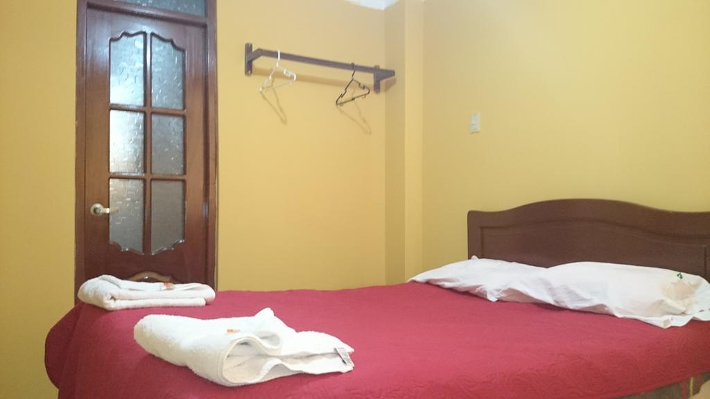 Hotel Los Gladiolos カハマルカ 部屋 写真