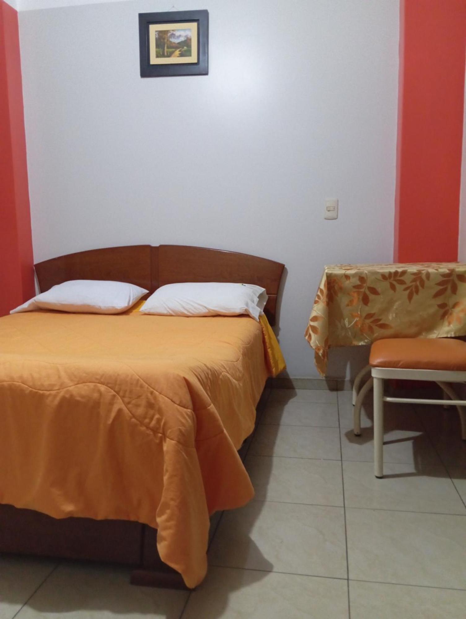 Hotel Los Gladiolos カハマルカ 部屋 写真