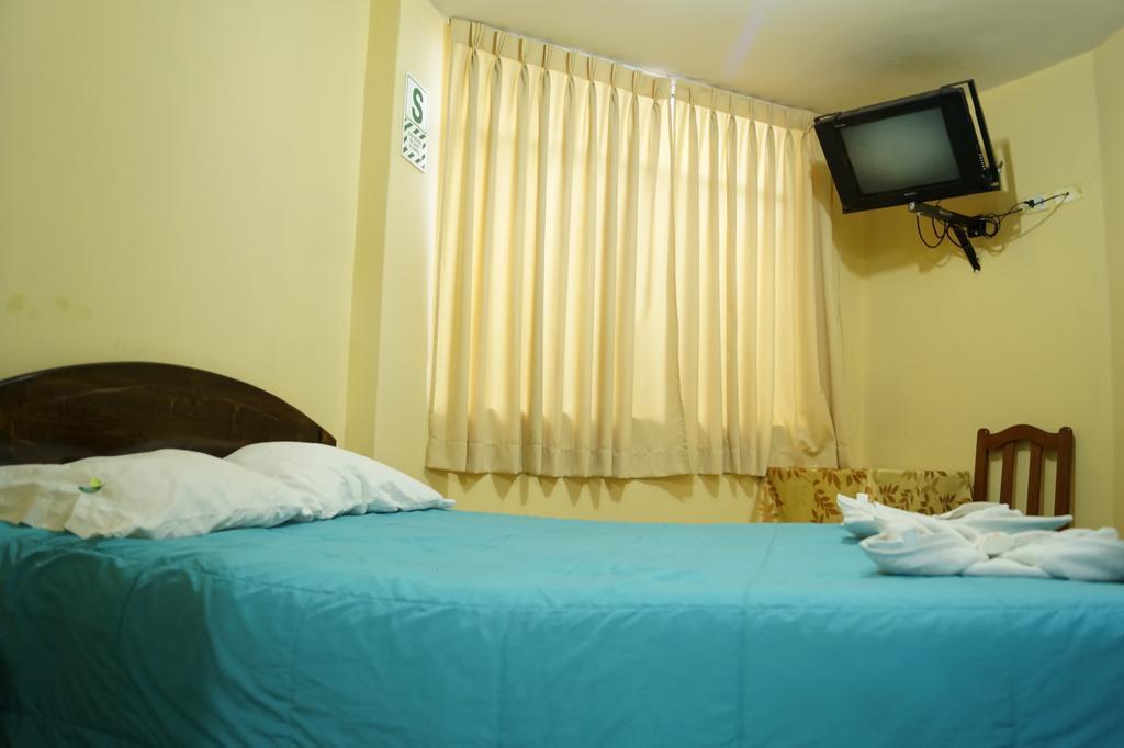 Hotel Los Gladiolos カハマルカ 部屋 写真