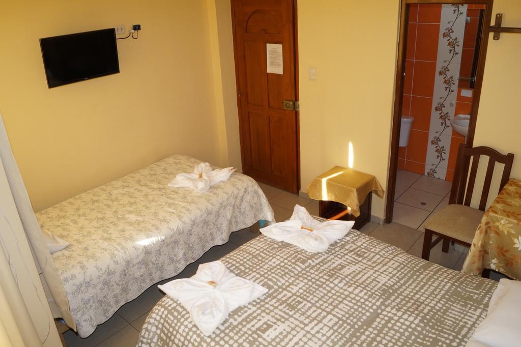 Hotel Los Gladiolos カハマルカ 部屋 写真