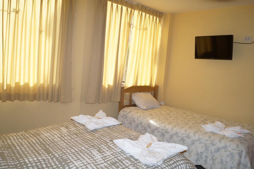 Hotel Los Gladiolos カハマルカ 部屋 写真